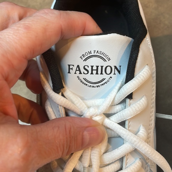 Brand New Fashion Sneakers - Picture 3 of 10